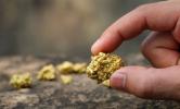 الذهب يتراجع مع زيادة عوائد السندات بفعل توقعات رفع الفائدة الأمريكية