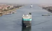 قناة السويس تنجح في تعويم السفينة الجانحة "جلوري"