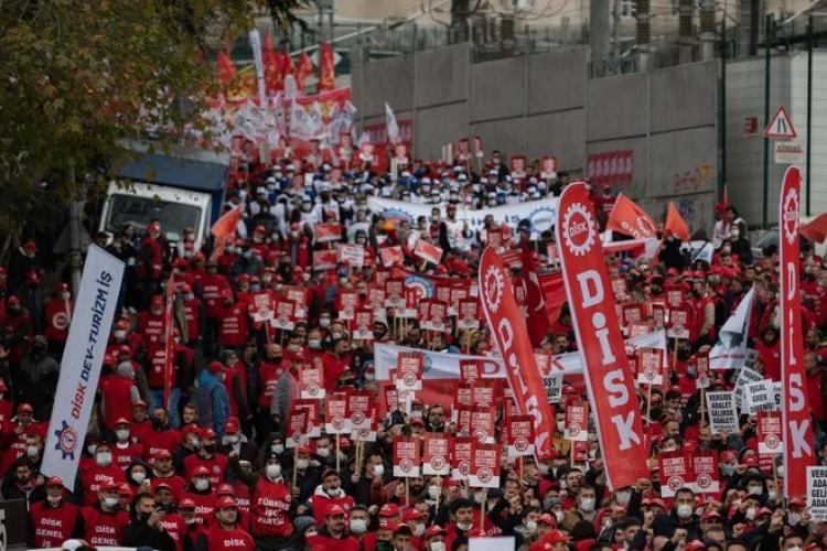 اعتقالات في تركيا في ظل احتجاجات ضد انهيار الليرة