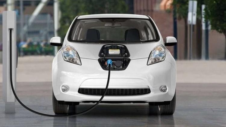 تحذير عالمي .. سوق السيارات سينهار إذا لم تنخفض أسعار "الكهربائية"
