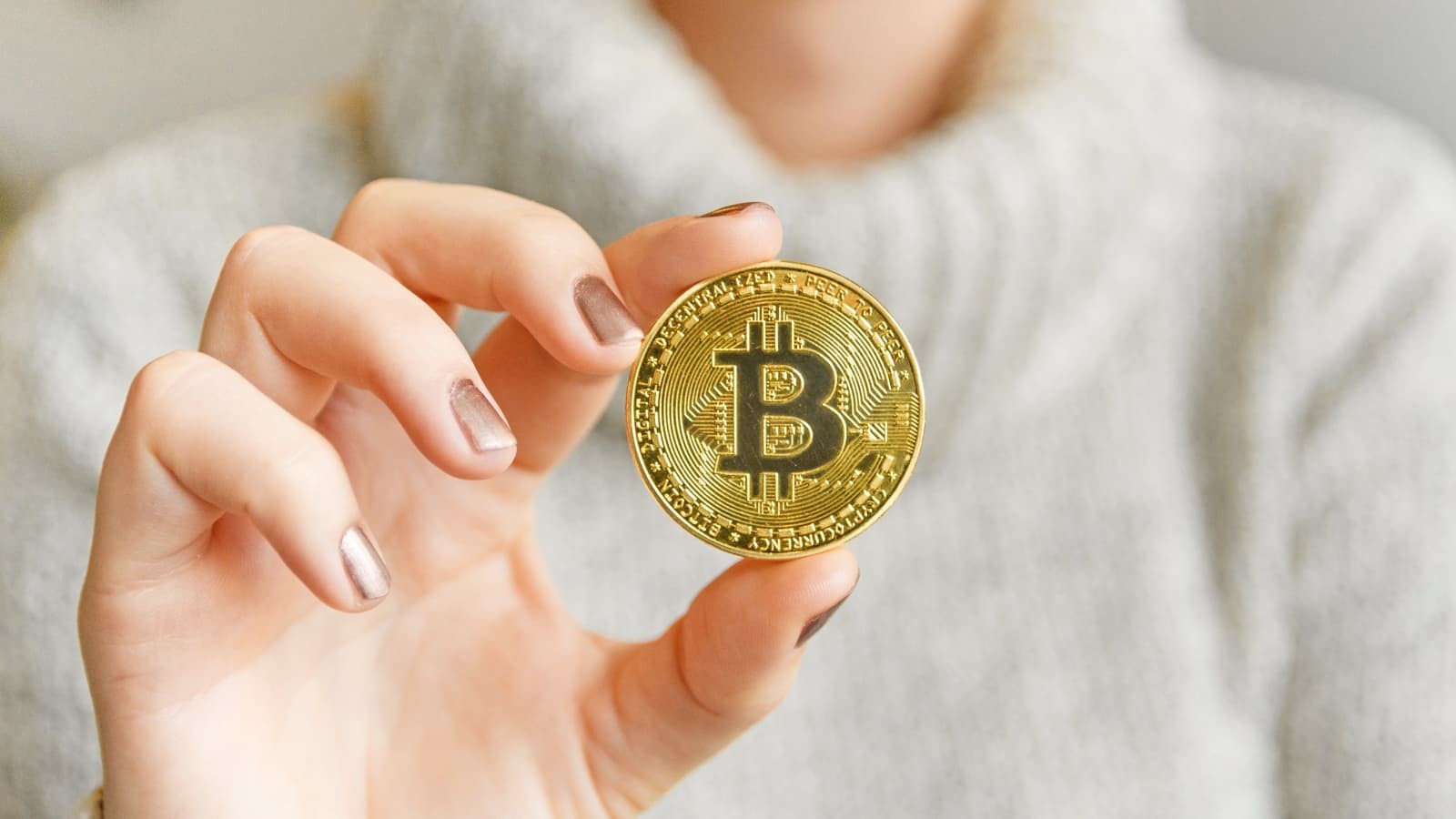 من اكتشف بيتكوين؟.. إيلون ماسك يلمّح