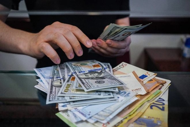 الحرب والتضخم يخلان بتوازن الاقتصاد العالمي