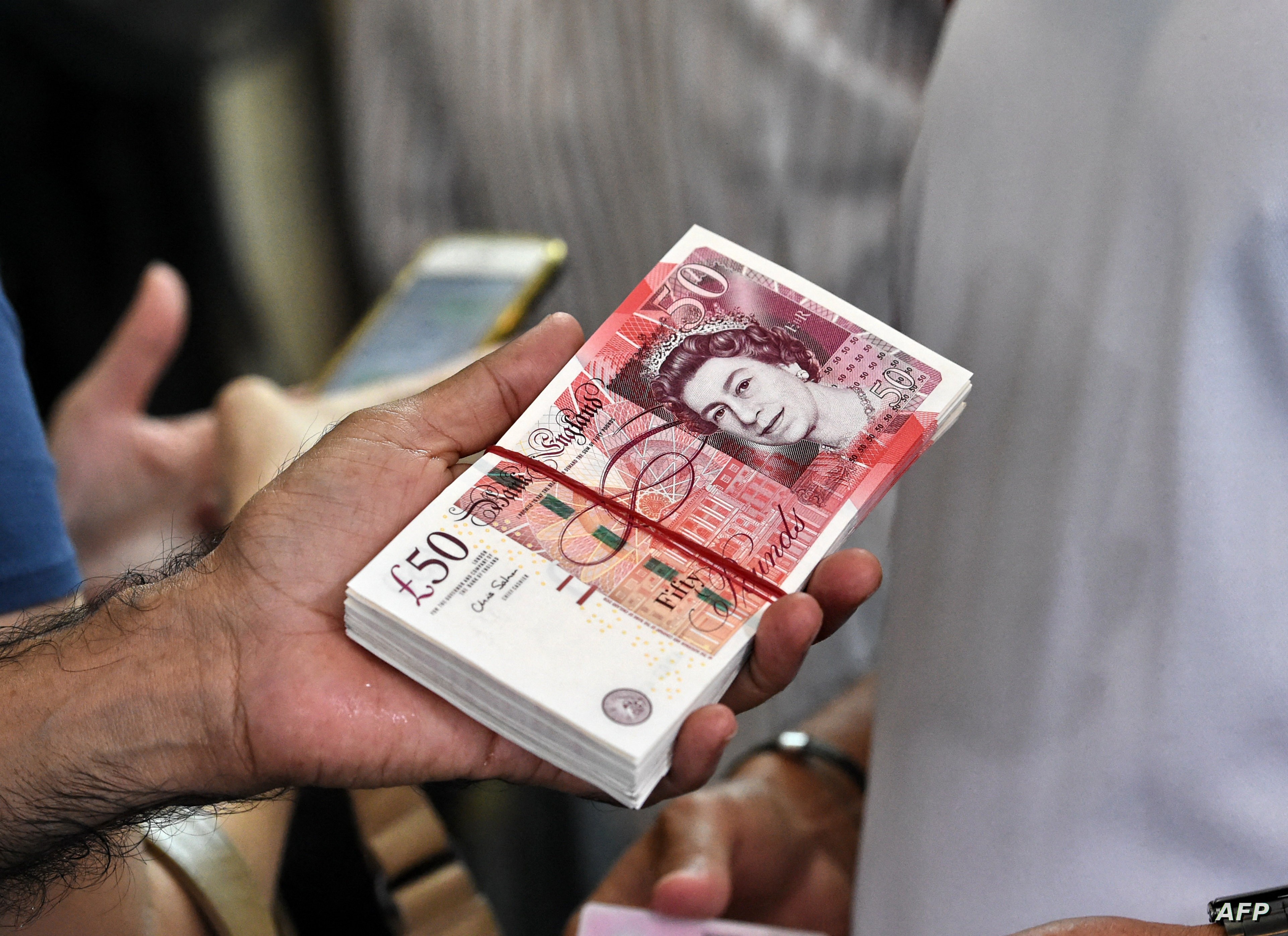 الاسترليني-يتلقى-الدعم-والدولا