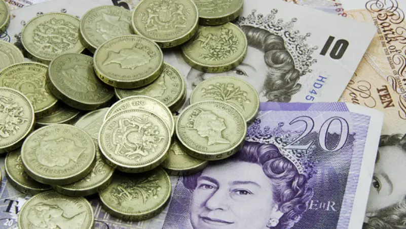 مليارات القطع النقدية تحمل صورة الملكة إليزابيث.. ما مصيرها؟