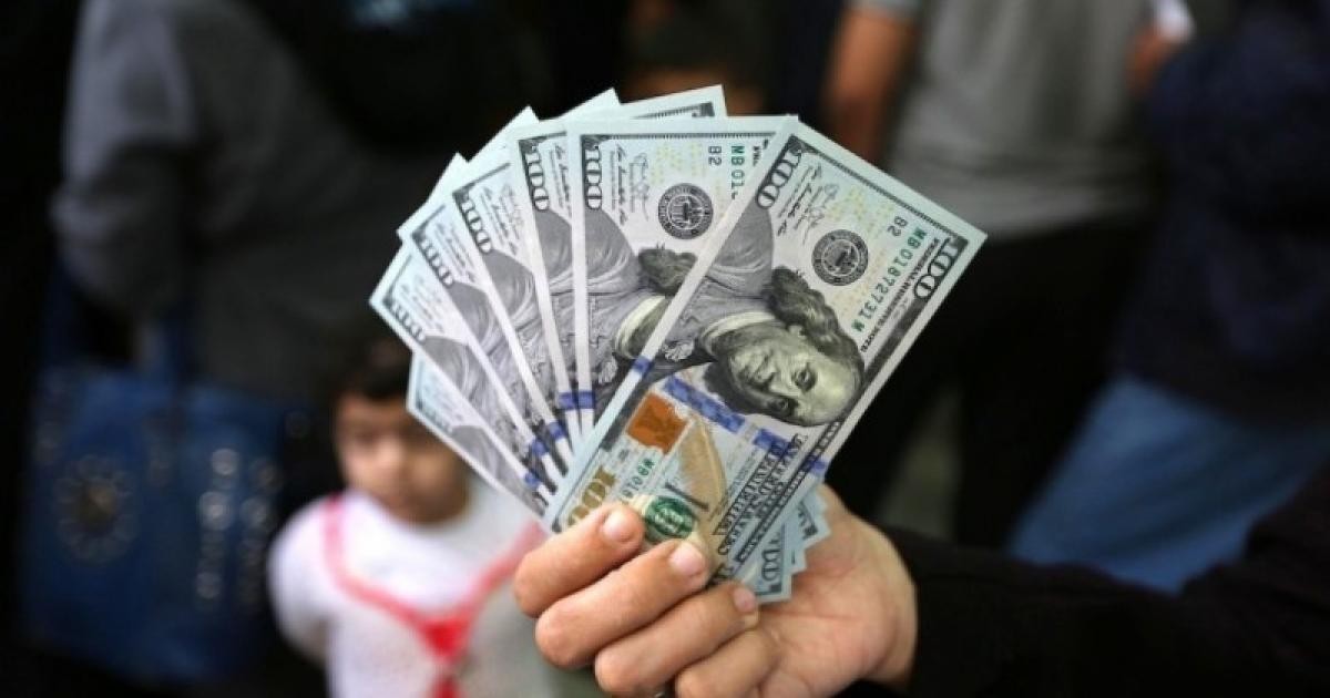 احتفالات-بانتكاسة-الدولار-الذه