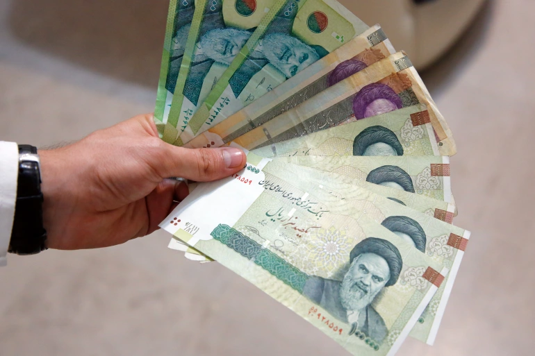 الريال-الإيراني-ينخفض-والسبب