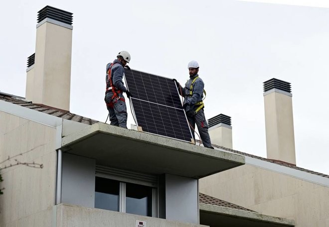 الإسبان-يتجهون-نحو-الألواح-الش