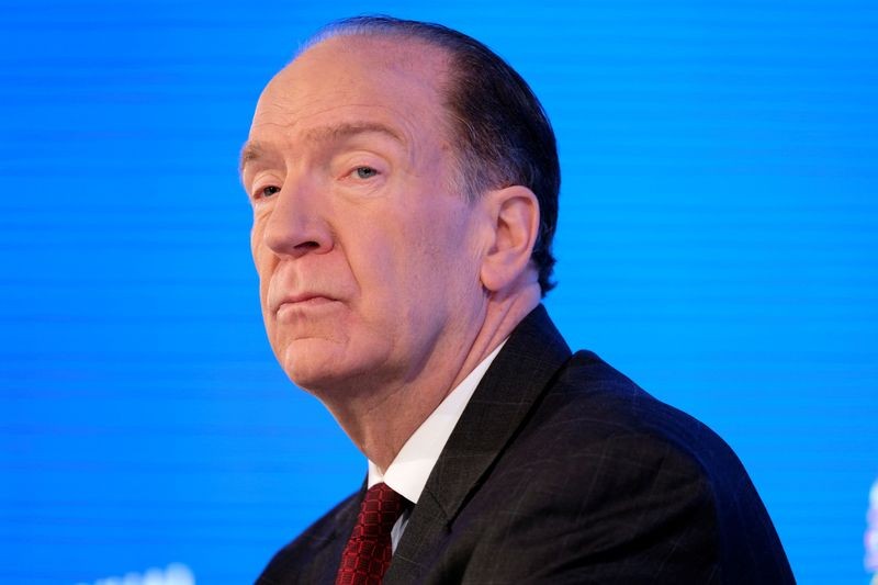 رئيس-البنك-الدولي-يترك-منصبه-ف