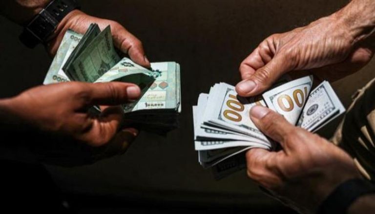 الدولار يتعرض لضغوط مع ترقب تخفيض أسعار الفائدة الأميركية