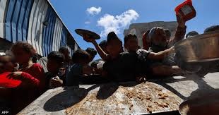 اقتصاد غزة في هاوية الانهيار… الجوع والتضخم يجثم على الحياة