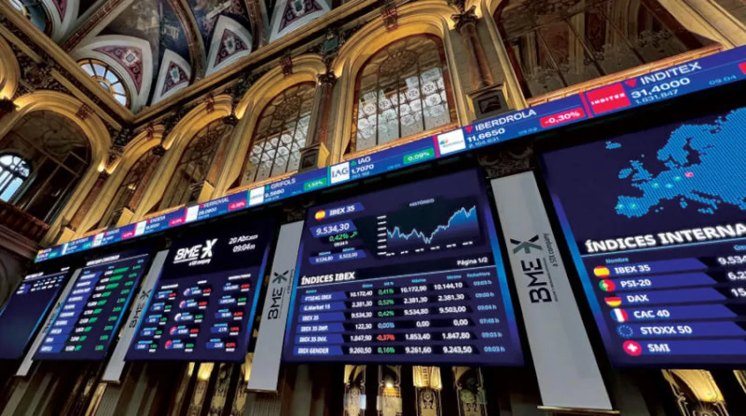 الأسواق العالمية تتراجع وسط إقالة بالفيدرالي وتهديدات تجارية متصاعدة