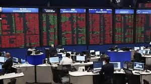 الأسواق العالمية تتراجع بعد تعديل بيانات الوظائف الأميركية